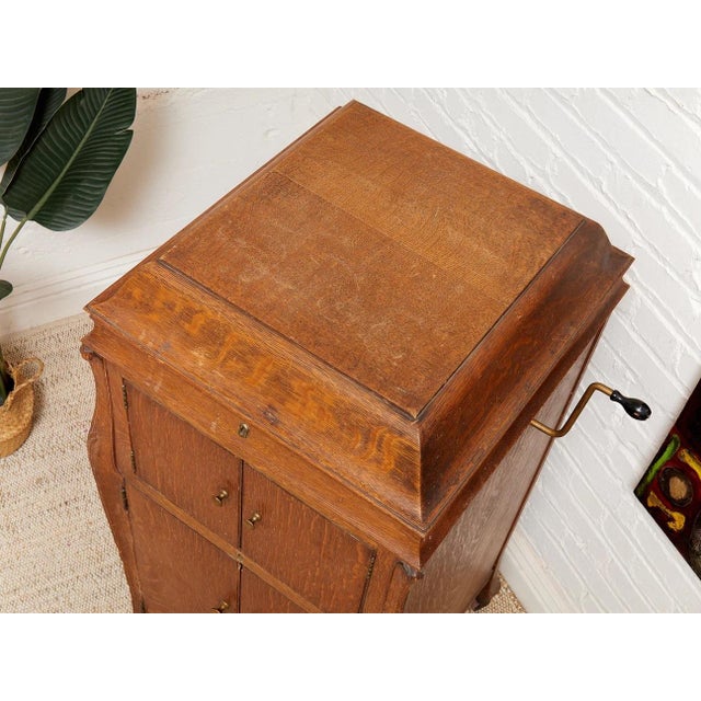 Early 20th Century Victrola 1917 Rca Talking Machine Antique Classic Rare Vv-100 Plays Works, Attributed For Sale - Image 5 of 9