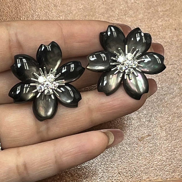 Contemporary Late 20th Century Pair of VCA Rose de Noel Earrings For Sale - Image 3 of 4