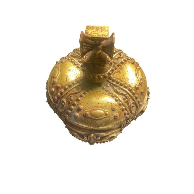 Unique gilded crown resin jewelry box . No issued.