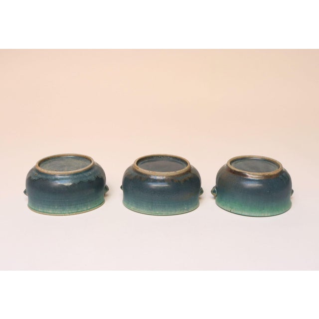 Set of Three Vintage Matte Teal Glaze Studio Ceramic Bowls by Deanna Nichols For Sale - Image 11 of 18