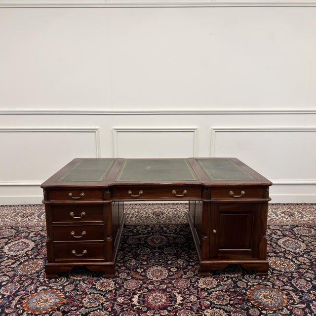 Classic English Double Desk For Sale - Image 4 of 18