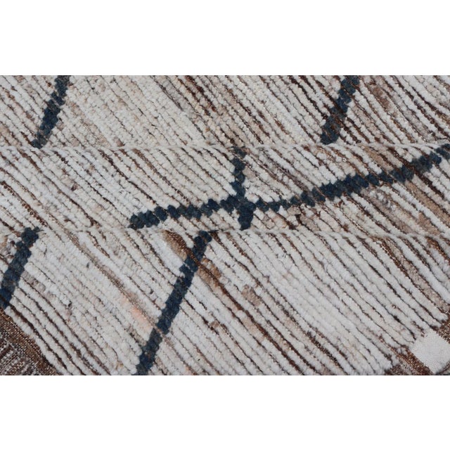 Modern Causal Tribal Rug in Wool With Free Flowing Design in Cream and Blue's For Sale - Image 11 of 12