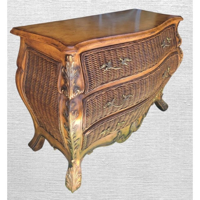 ​Vintage French Provincial, British Colonial Wicker & Gilt 3 Drawer Bombe Commode Chest With Marble Top For Sale - Image 10 of 14