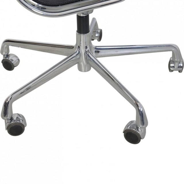 Vintage EA-117 Office Chair in Black Mesh by Charles Eames, 2000s For Sale - Image 9 of 16