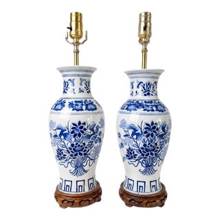 Chinoiserie Blue and White Porcelain Vase Table Lamps For Sale
