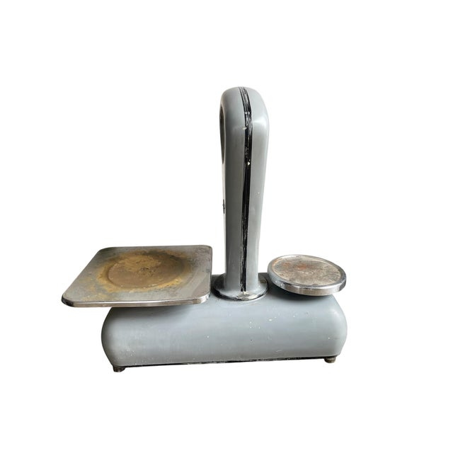 Italian Industrial Scale by Berretta, Mid-20th Century A striking vintage industrial scale by Berretta, showcasing a...