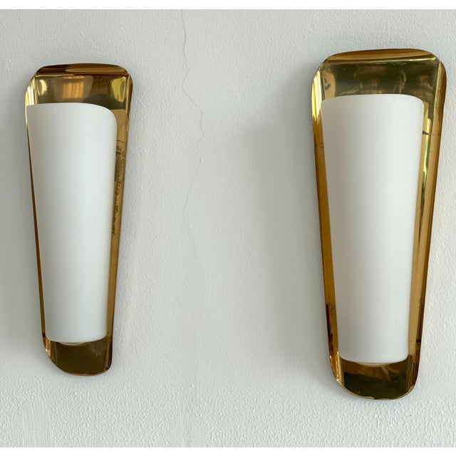 Art Deco Wall Sconces in Brass & Opaline from Vereinigte Werkstätten, 1950s, Set of 2 For Sale - Image 4 of 18
