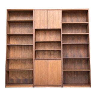 1970s Mid Century Modern Walnut Cabinet Shelving Bookcase For Sale