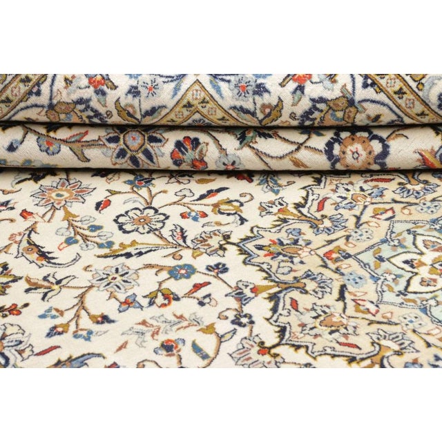 Middle Eastern Rug in Pure Wool For Sale - Image 10 of 11