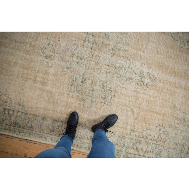 :: Starburst center medallion with trefoil finials atop an open field with corner spandrel overlays loosely reciprocating...