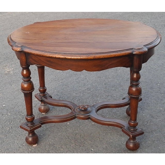 William IV Early 20th Century William and Mary Style Walnut Oval Side Table For Sale - Image 3 of 8
