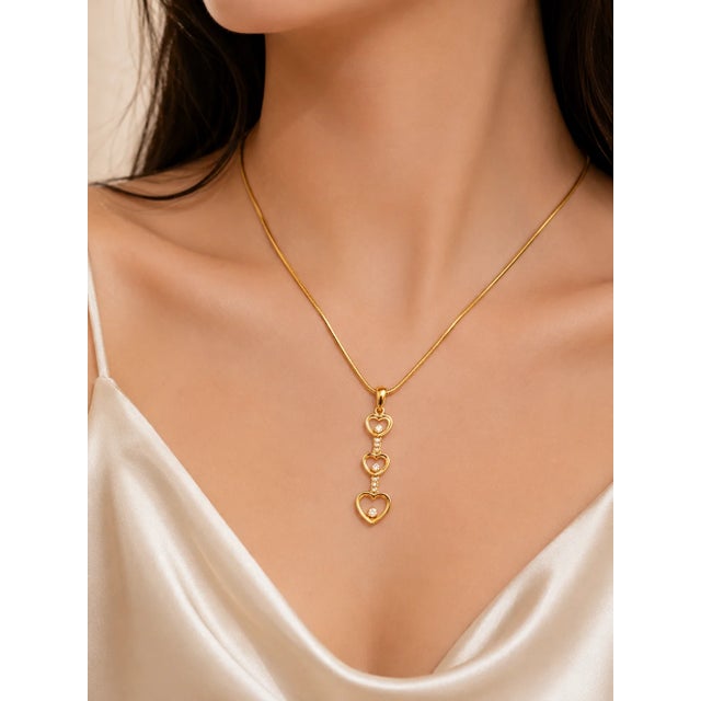 Traditional Late 20th Century 14K Yellow Gold Floating Diamond Heart Pendant Slide For Sale - Image 3 of 3