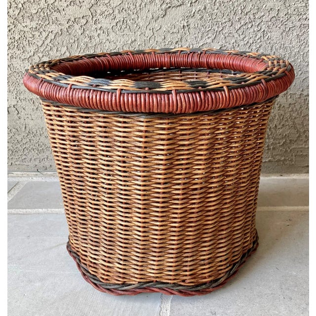 Stylish Late 20th-Century Rattan & Willow Pedestal Base Basket Cachepot For Sale - Image 4 of 12