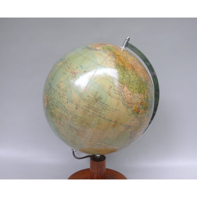 Illuminated Political Terrestrial and Celestial Globes from Räth, 1950s, Set of 2 For Sale - Image 17 of 18