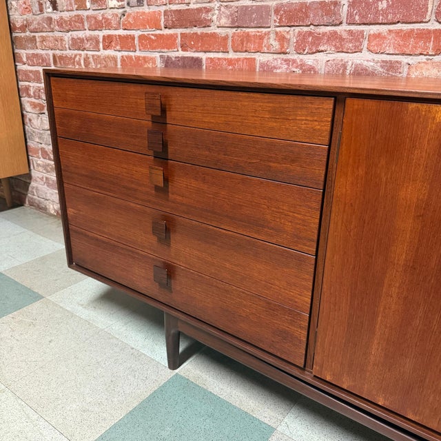 Mid-Century Modern Mid 20th Century G-Plan Danish Design Credenza by Ib Kofod-Larsen, Attributed For Sale - Image 3 of 11