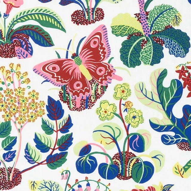 A hardwearing, indoor/outdoor version of our beloved design by Josef Frank, this fabric features the midcentury...