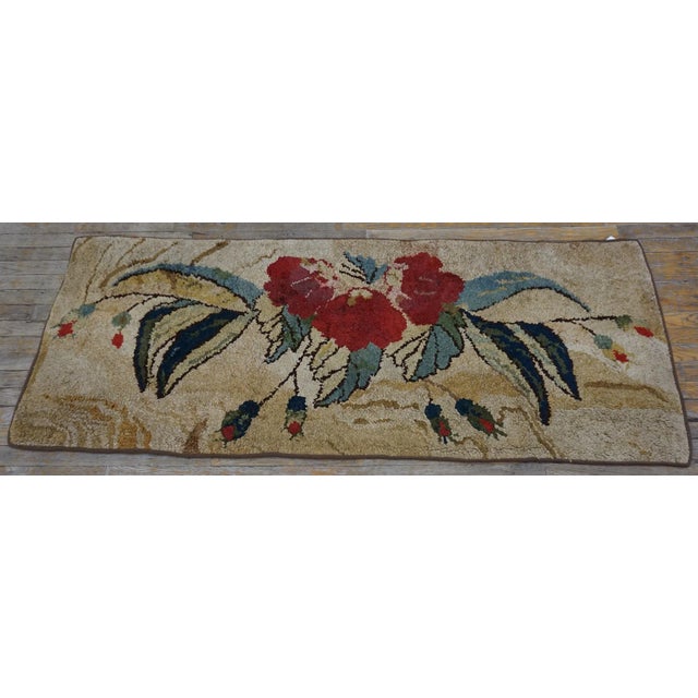 American 1880s Beige Roses Folk Art Antique American Hooked Rug 2'6" X6'2" Knotted Pile Wool Carpet For Sale - Image 3 of 11
