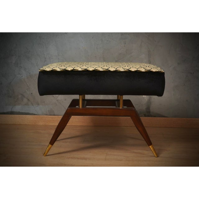 Mid-Century Modern Velvet, Brass and Beech Ottoman in the style of Gio Ponti, 2000s For Sale - Image 3 of 9