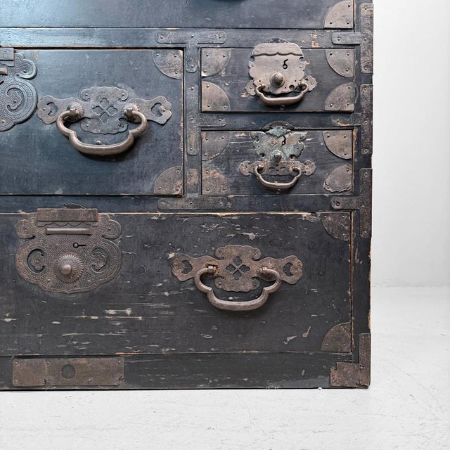 Large Japanese Antique Tansu Chest of Drawers, 1900s For Sale - Image 5 of 18