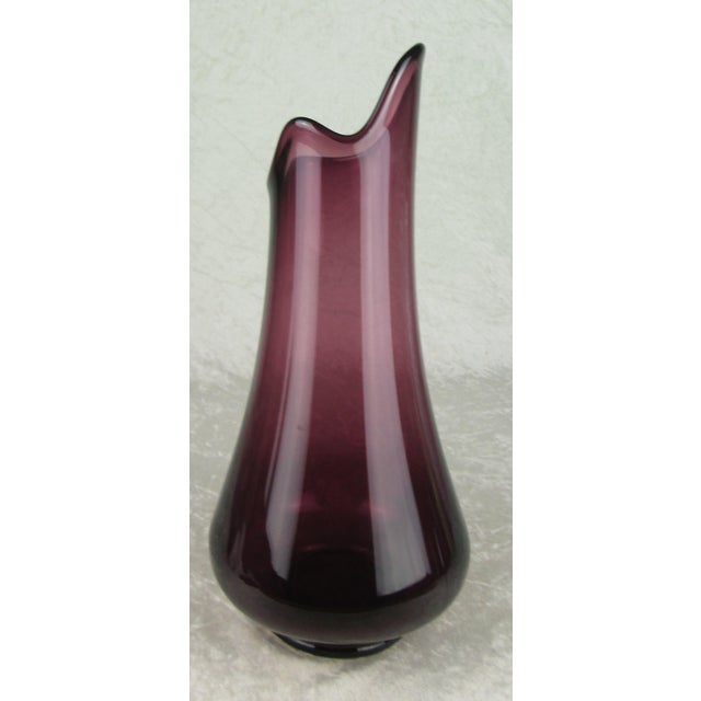l.e. Smith Purple Amethyst Smoothie Swung Glass Vase 14-3/4 Inch For Sale - Image 9 of 15