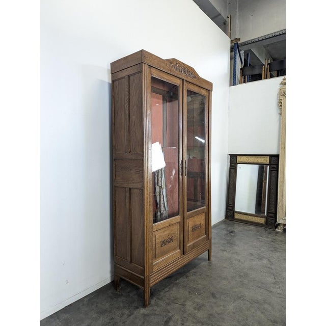 Parisian Display Cabinet in Wood, in Very Good conditions.