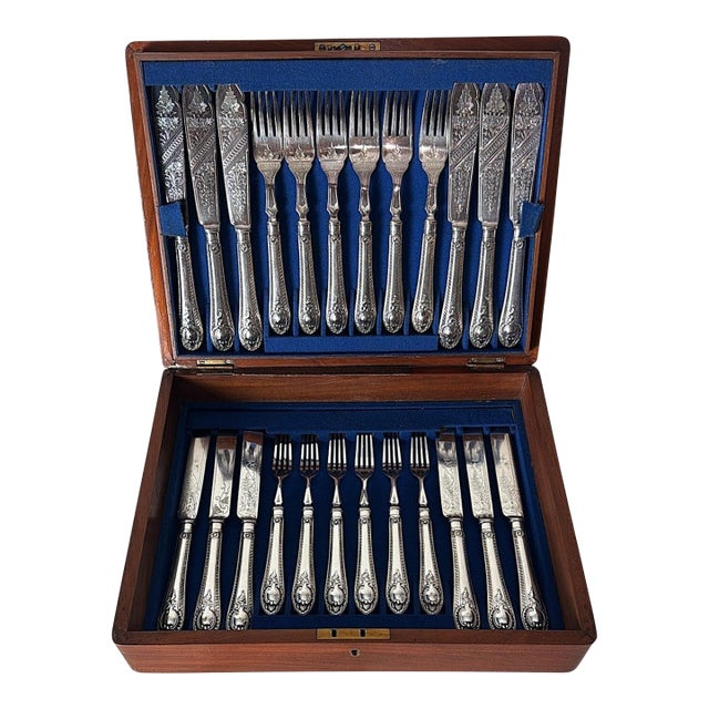 Late 19th Century Victorian English Wooden Box With a Complete Silver-Plated Flatware - 48 pcs For Sale