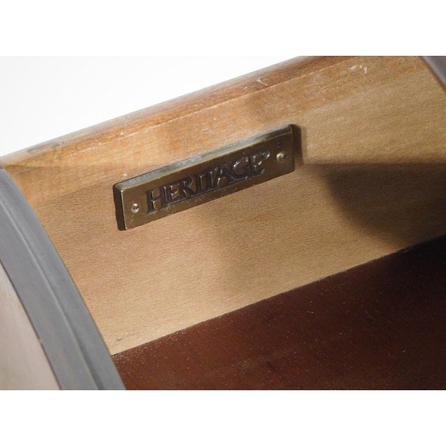 Brown Pr Drexel Heritage 1990s Flame Mahogany Chippendale Serpentine Bedside Chests Nightstands For Sale - Image 8 of 11