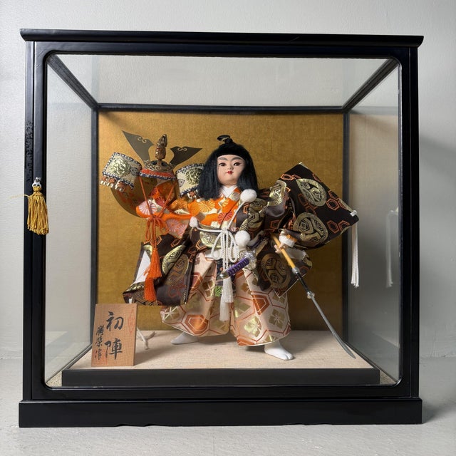 Japanese Hina-Ningyō Warrior in Glass Display, 1978, Set of 2 For Sale - Image 11 of 11
