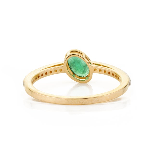 Green Bezel Set Emerald & Diamond East-West Ring in 14k Yellow Gold Size 4 For Sale - Image 8 of 14