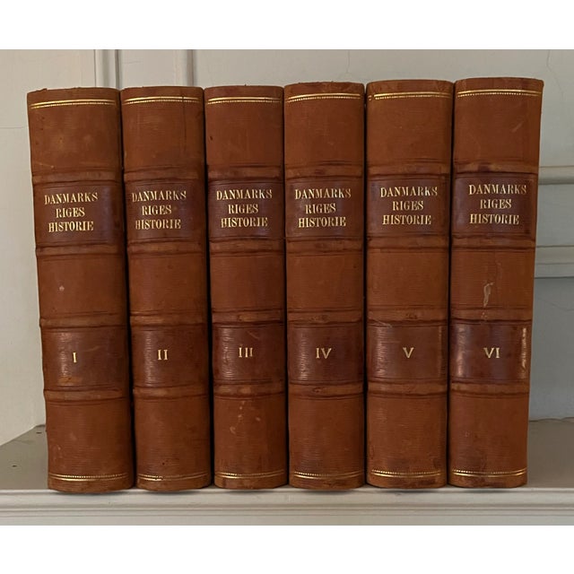Fine Leather Bindings / Books - History of the Kingdom of Denmark - Danmarks Riges Historie - 6 Volumes For Sale - Image 12 of 14
