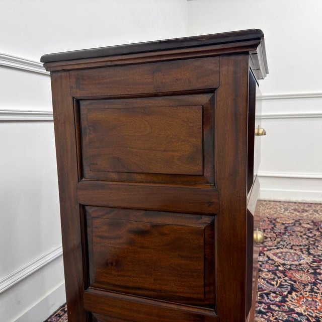 English Chest of Drawers in Wood For Sale - Image 6 of 10