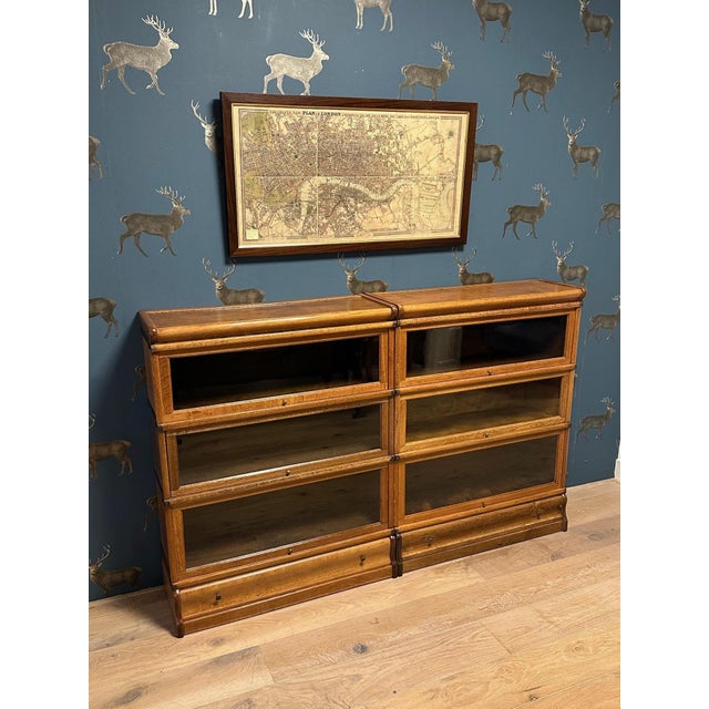 Beautiful antique Globe Wernicke bookcase in light oak. The bookcase is in perfect condition. Consisting of 6 stackable...