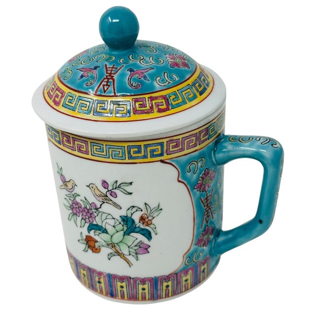 Blue Pair of Vintage Chinese Porcelain Mugs With Lids | Hand-Painted Famille Rose Teacups | Covered Tea Mugs, Made in China For Sale - Image 8 of 12