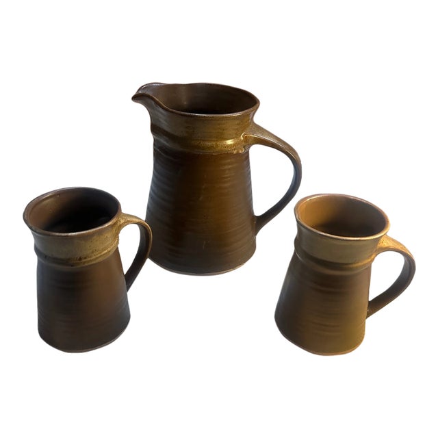 1968 Pacific Stoneware Inc. Mid-Century Pitcher & Mugs - 3 Pieces For Sale