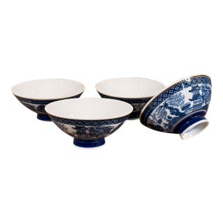 Vintage Japanese Porcelain Rice Bowls Chinoiserie Blue Willow Pattern - Set of 4 For Sale