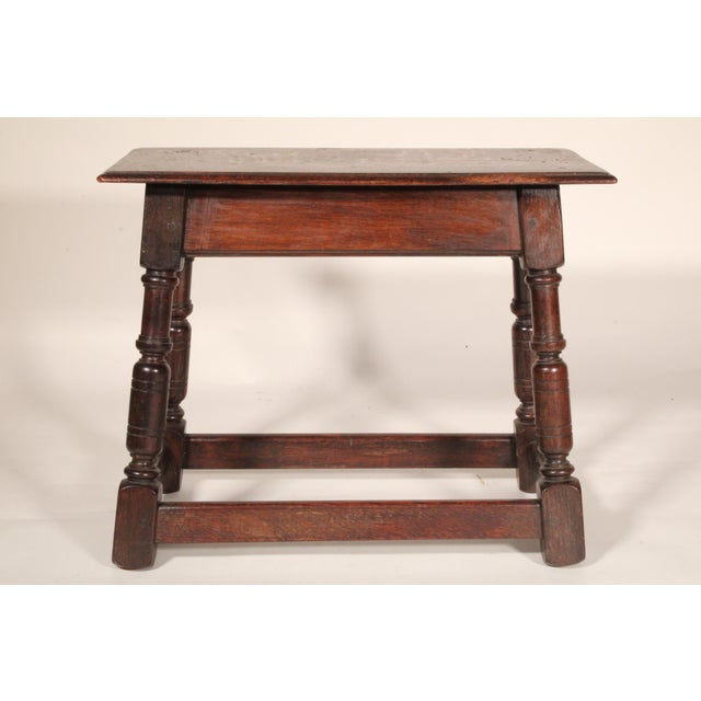 William and Mary style English oak joint stool, circa 1920. With a rectangular top with molded edges, joined by stretcher...