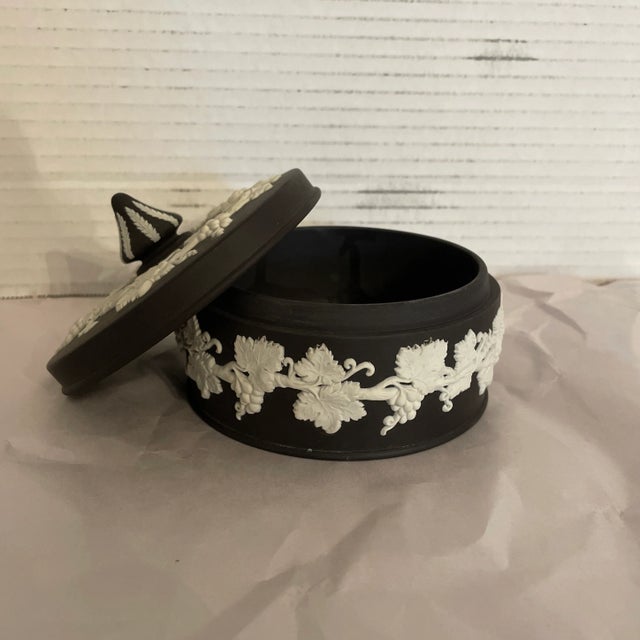 English Antique Black Round Lidded Wedgwood Box For Sale - Image 3 of 13