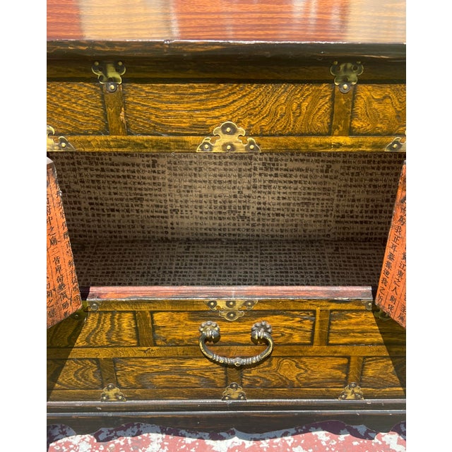 19th Century Small Elm Korean Tansu Chest For Sale In New York - Image 6 of 12