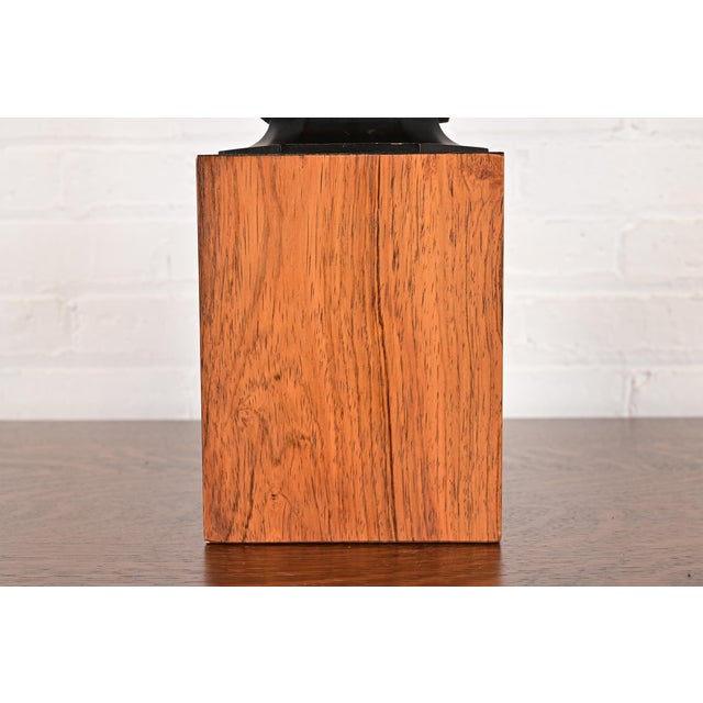 Milo Baughman Style Mid-Century Modern Teak and Brass Table Lamp, Circa 1960s For Sale - Image 9 of 12