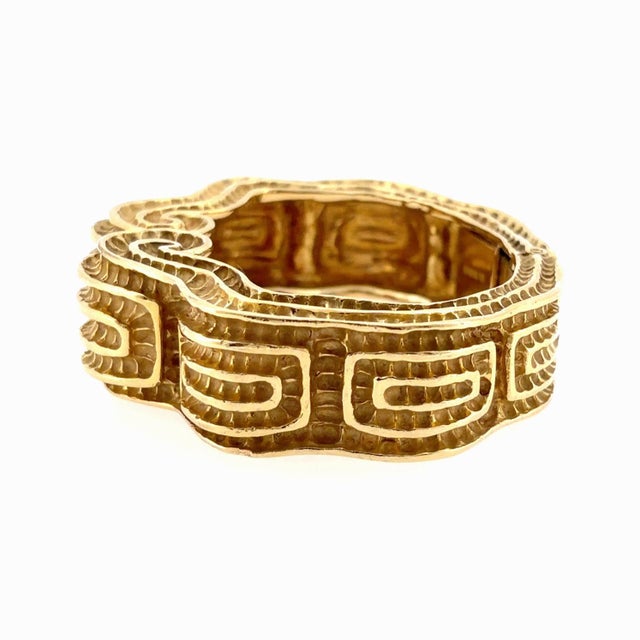 1990s Robert Wander for Winc 18k Sculpted Hinged Bangle Bracelet For Sale - Image 4 of 8