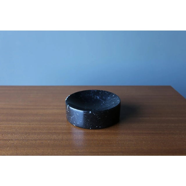 Mid-Century Modern Peter Pepper Products Black Marble Bowl, California, C.1975 For Sale - Image 3 of 10