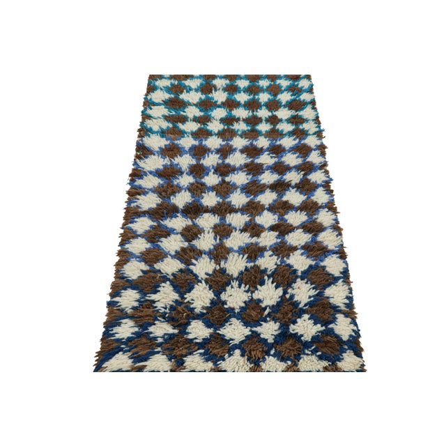 1950s Vintage Moroccan Runner Rug in Brown, White & Blue Diamond Pattern | Rug & Kilim For Sale - Image 5 of 7