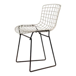 Vintage 1950s Attributed to Knoll Harry Bertoia Child Size Wire Side Chair - White W/ Black Base - Model 425 / 625 Kid Children Sized For Sale