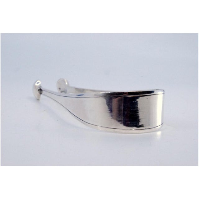 Plain Silver Sugar Tongs with Grooves Along the Stems For Sale - Image 5 of 7