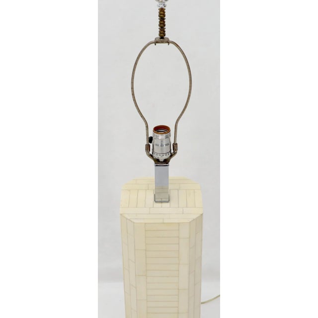 Mid 20th Century Tessellated Bone Tile Pedestal Mid-Century Modern Table Lamp For Sale - Image 5 of 10