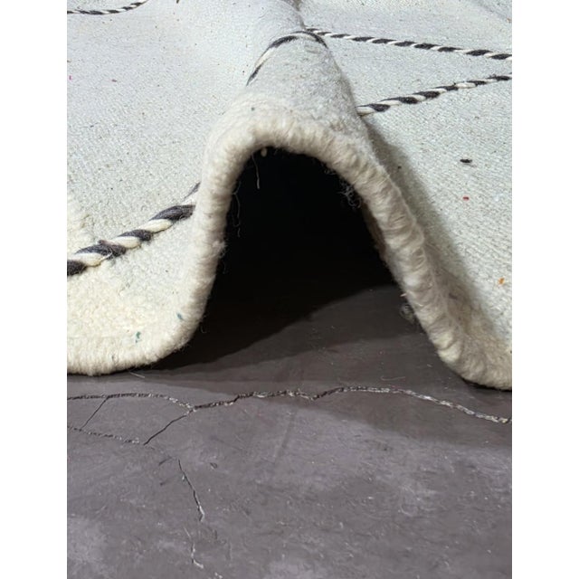 Moroccan Gray Kilim Rug - 9.4 X 6.3 Ft For Sale - Image 4 of 6