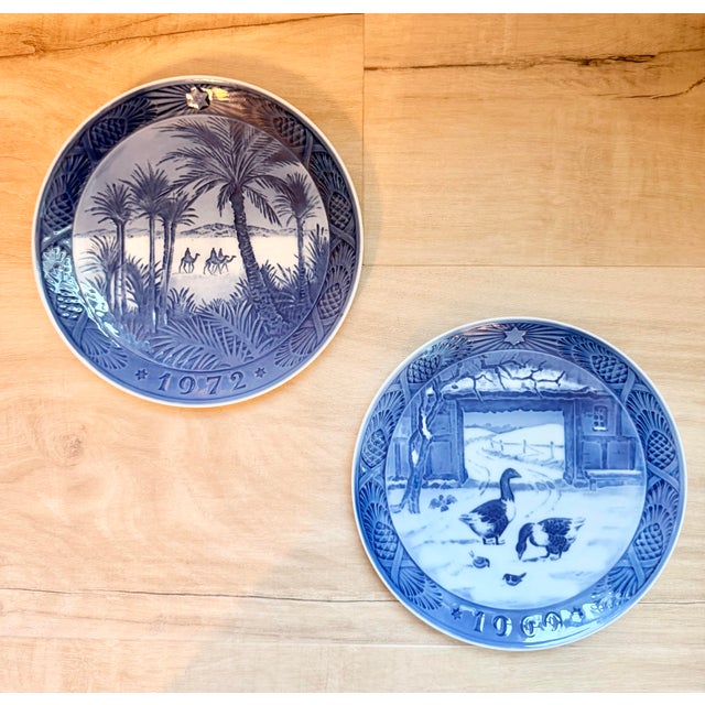 Pair of Vintage Royal Copenhagen Annual Christmas Plates, 1969 & 1972 Danish Blue & White Porcelain Wall Plates For Sale - Image 10 of 11