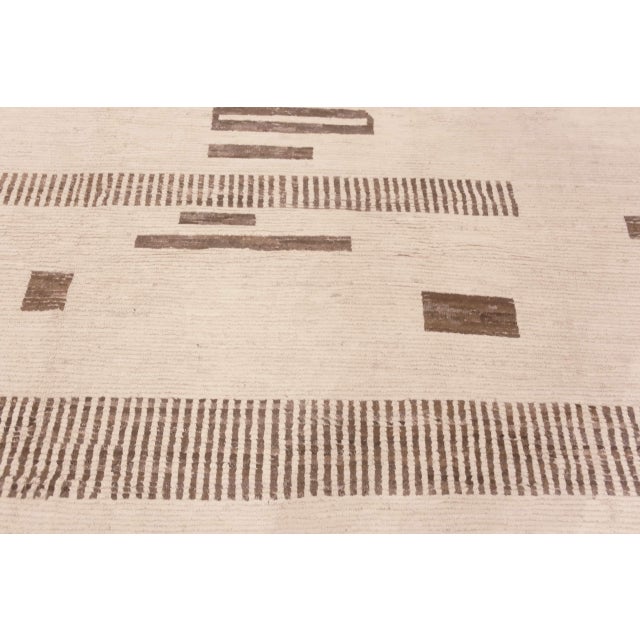 Nazmiyal Collection Large Tibal Geometric Modern Rug For Sale In New York - Image 6 of 9