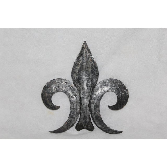 Brutalist Wrought Iron Fleur De Lys Heraldic Lily, 1950s For Sale - Image 3 of 13
