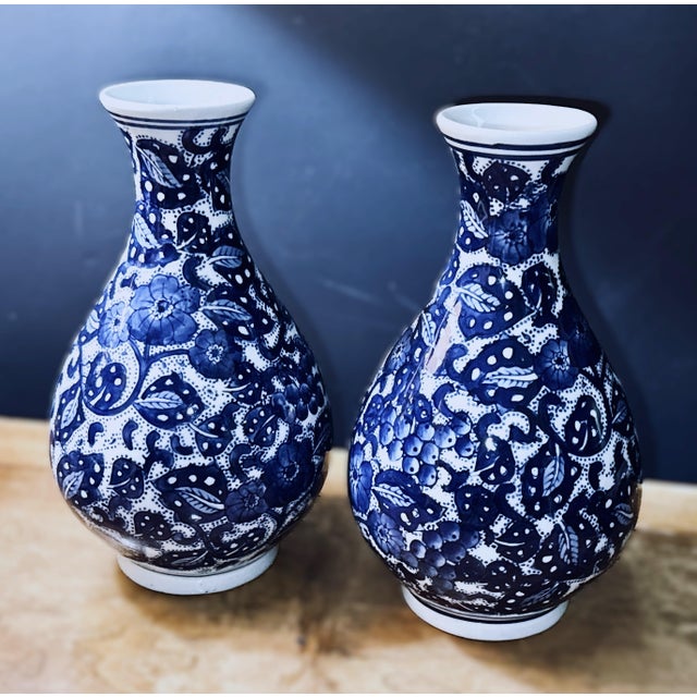Blue and White Porcelain Vases - A Pair For Sale In New York - Image 6 of 8